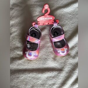 Adorable TRUE RELIGION Infant Crib Shoes Sz 2 3-6 Months Pink